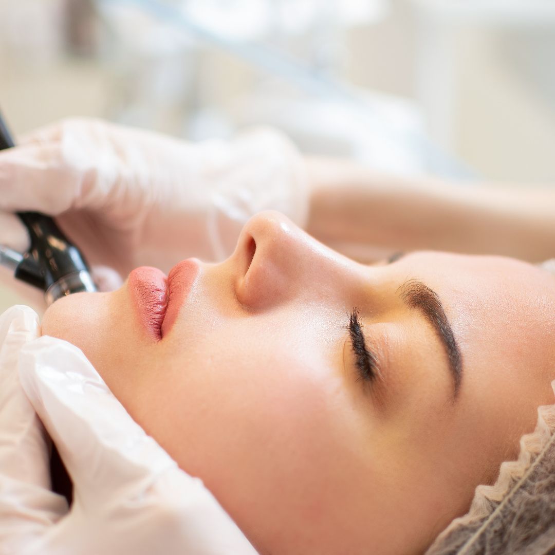 hydrating facial treatment session
